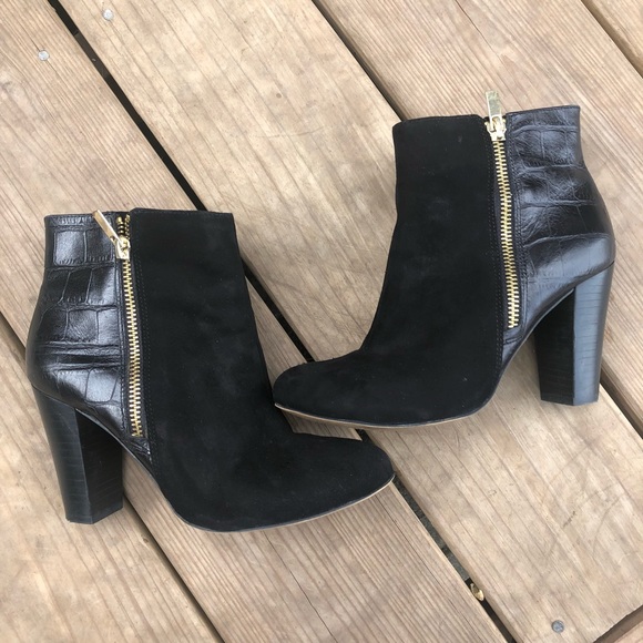 Shoes - Ann Taylor leather black and gold booties Size 5.5